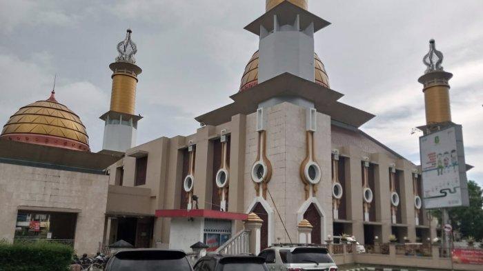 Masjid Agung Sukabumi Masih Gelar Salat Jumat, Mungkin Ini Terakhir Sebelum PPKM Darurat
