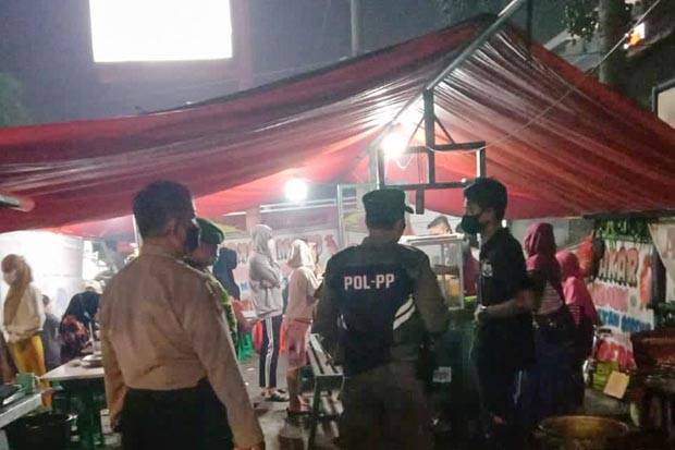 Melanggar Prokes, Petugas Beri Sanksi Tegas 5 Rumah Makan di Tanjung Priok