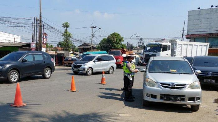 PPKM Mikro Darurat di Cimahi dan KBB, Aparat Kepolisian Siapkan Dua Titik Penyekatan, Pengendara Diminta Surat Test Covid-19   