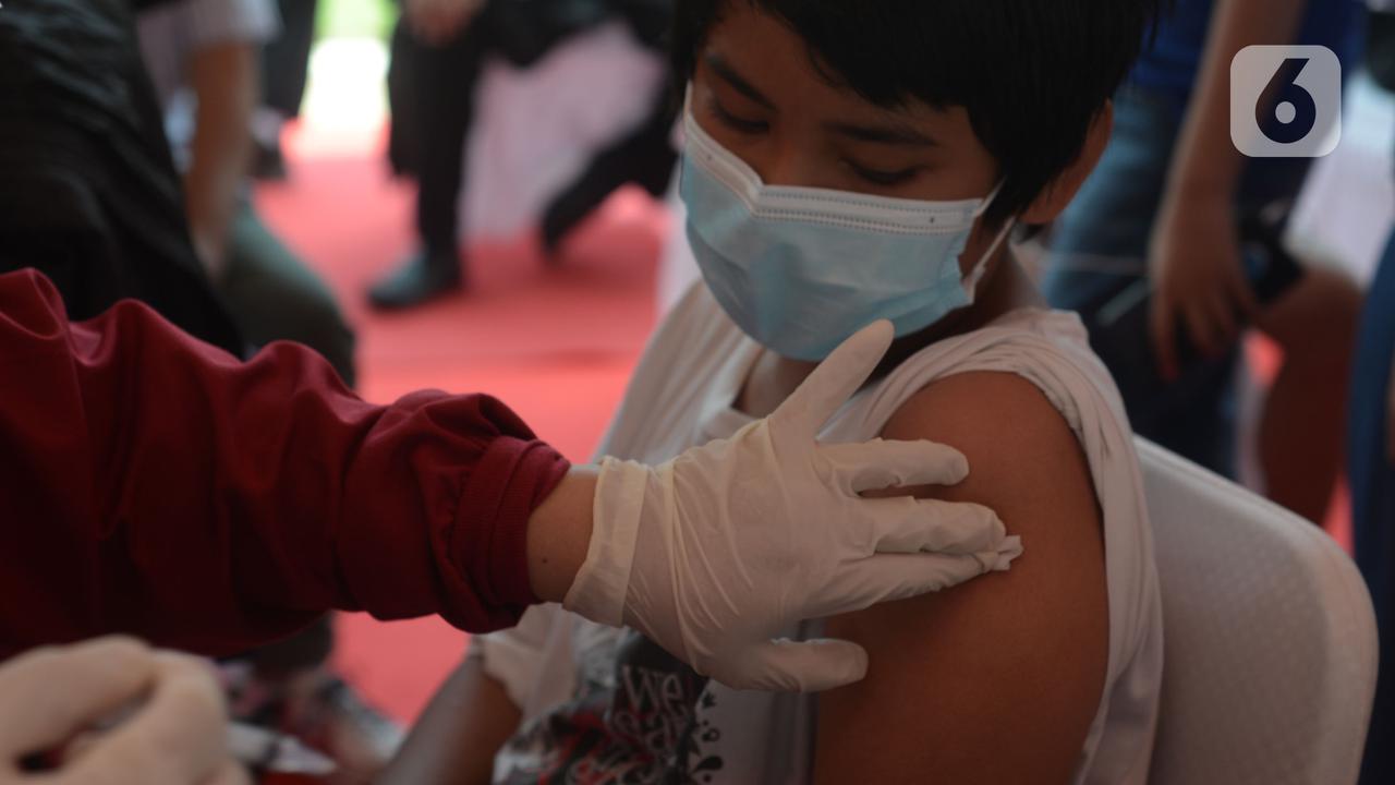Ratusan Anak Sekolah di Tangerang Ikut Vaksinasi Massal Covid-19