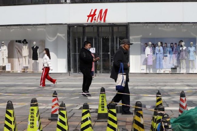 H&M Diboikot China, Penjualan Terjun Bebas