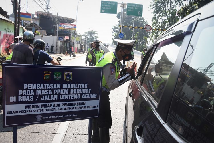 Ratusan Kendaraan Masuk Jakarta Diputar Balik Selama Penerapan PPKM Darurat