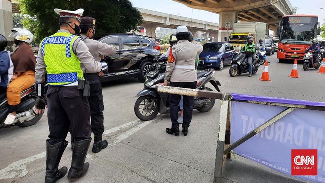 Polisi soal Kemacetan PPKM Darurat DKI: Biarin, Biar Kapok