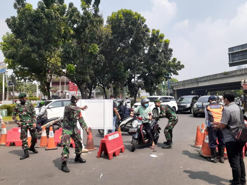 Sebanyak 295 Kendaraan Dipaksa Putar Balik di Jalan Raya Parung