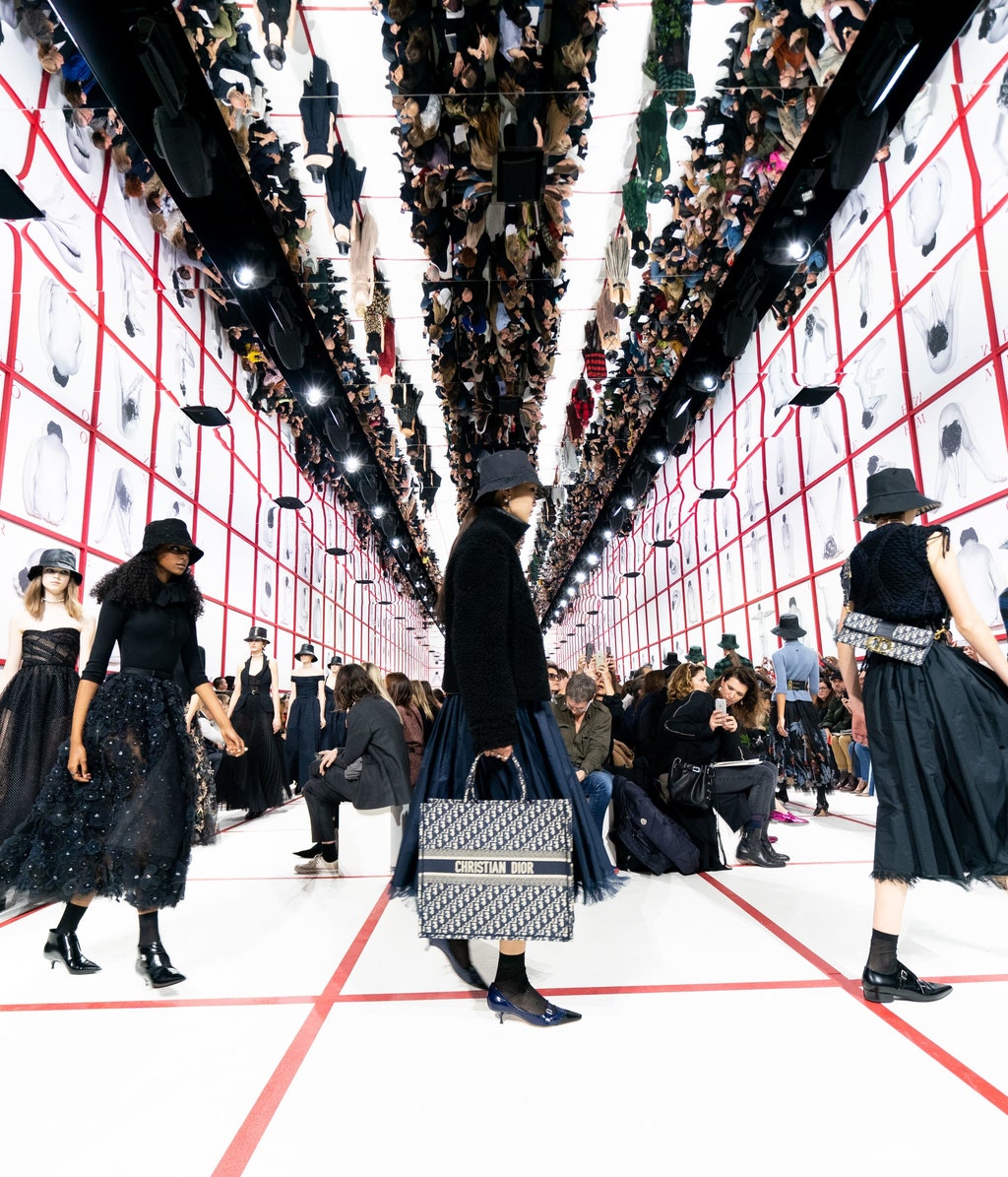 Chiuri dan Aksentuasi Penting Indra Peraba di Dior Couture