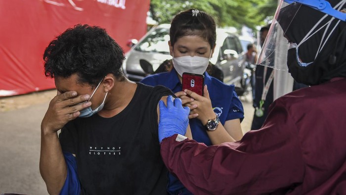 Dear Pak Jokowi, Jumlah Vaksinasi Harian Terus Turun Sepekan Terakhir Ini