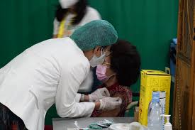 Melibatkan Banyak Pihak, Pemkot Bandung Kejar Vaksinasi 50.000 Orang Perhari