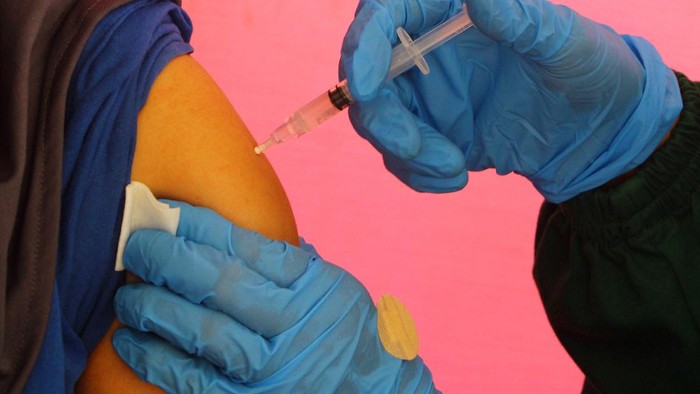 Jahat Banget! Ribuan Orang Disuntik Vaksin Corona Palsu, Isinya Air Garam