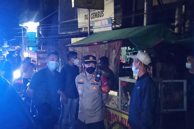 Putus Mata Rantai Penyebaran Covid-19, Polisi Awasi Ketat Lokasi Kuliner di Pademangan 