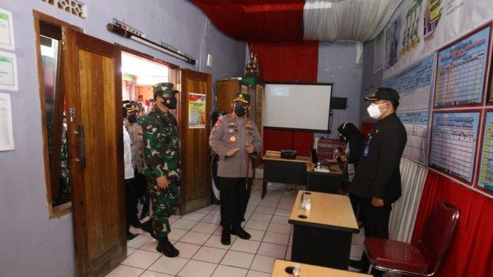 Kapolri Listyo Sigit Kunjungi RW 18 Kota Bandung, Ingatkan Soal aturan PPKM Darurat 