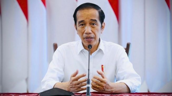 Desakan Jokowi Mundur Trending di Twitter: Mundur Lebih Bermartabat Daripada Diturunkan