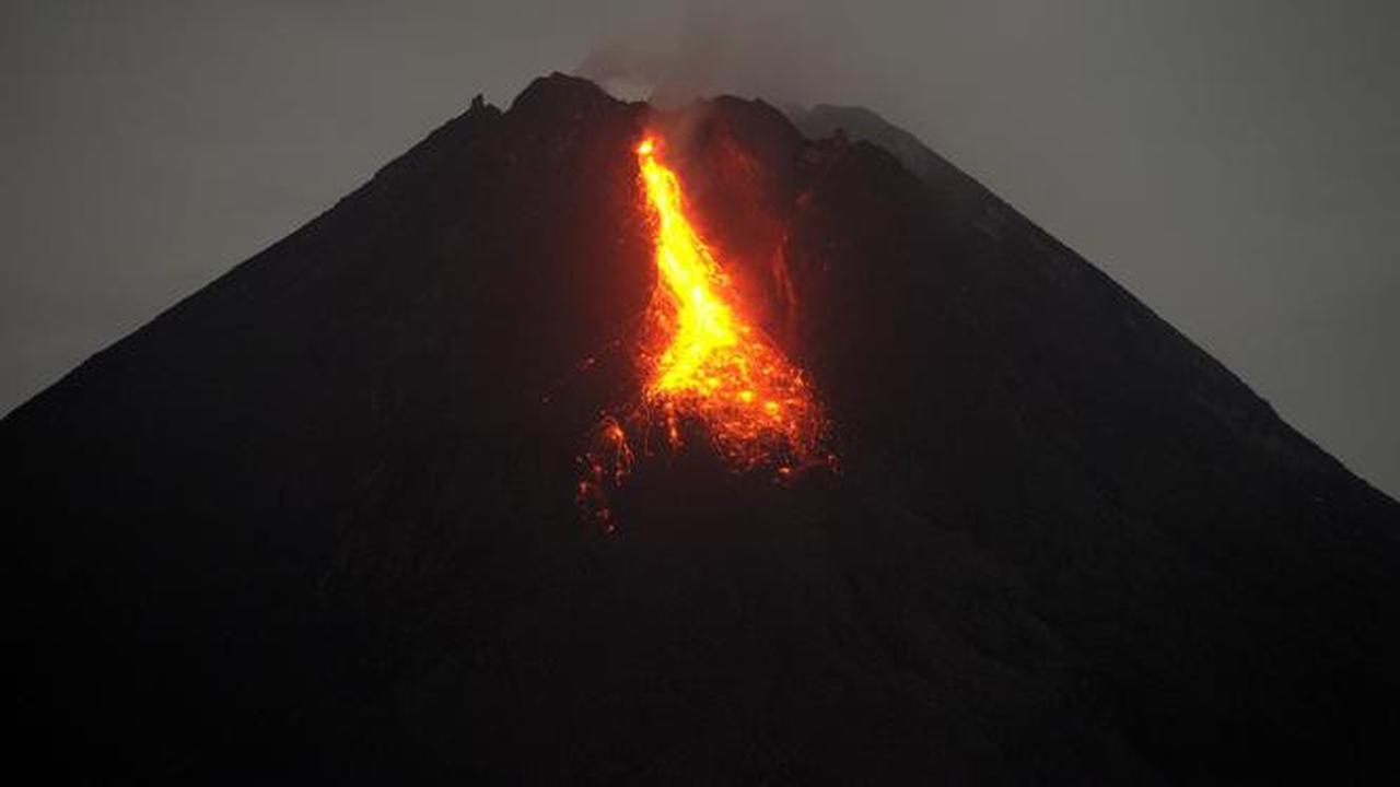 Gunung Merapi Luncurkan Awan Panas Guguran Hingga 1.100 Meter