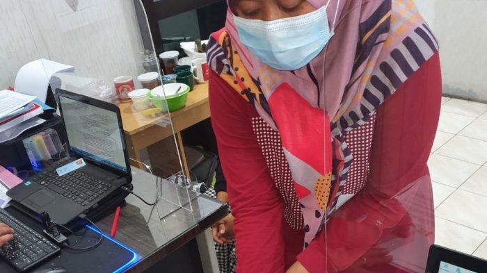 Menyebarkan Hoax Meninggal Setelah Vaksin, Ibu Rumah Tangga di Indramayu Ditangkap Polisi