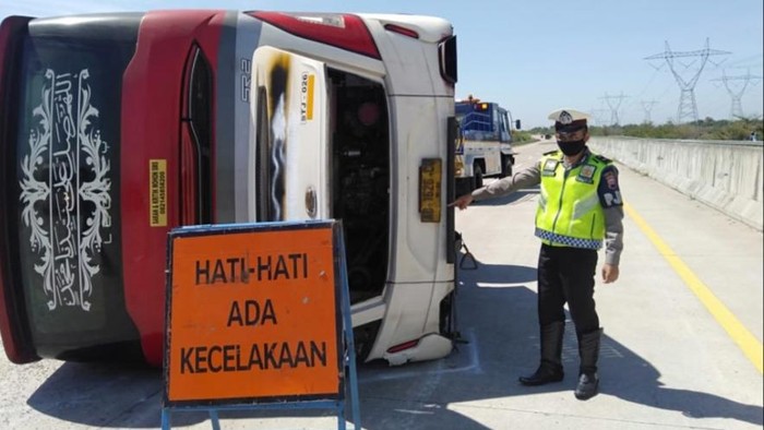 7 Orang Tewas, Ini Dugaan Penyebab Kecelakaan Bus di Tol Pemalang 