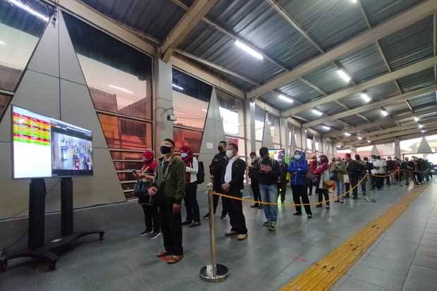 Tak Membawa Dokumen Perjalanan, Para Calon Penumpang KRL Commuter Line Dilarang Naik