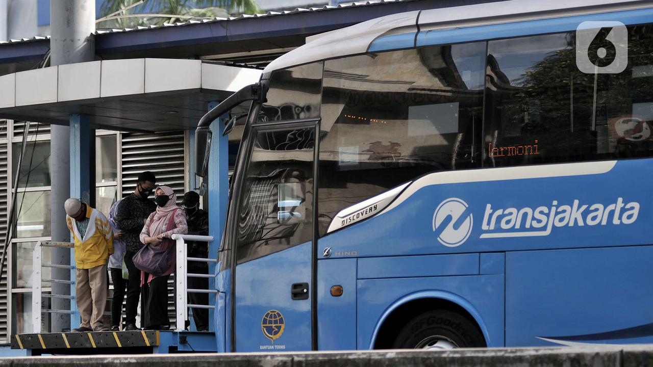 Transjakarta Wajibkan Penumpang Miliki STRP Mulai 12 Juli 2021