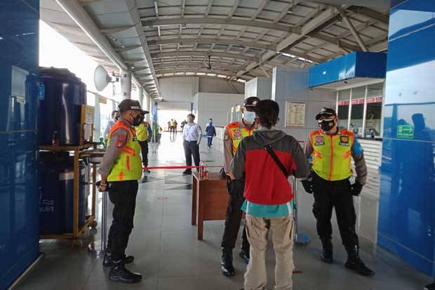 PPKM Darurat, Wajib Membawa STRP, Pedagang Protes Tak Bisa Naik Commuter Line di Stasiun Kranji