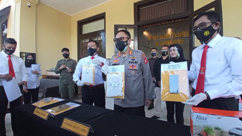 Polisi Bekuk Warga di Bandung Bawa Sabu Seberat 1 Kilogram