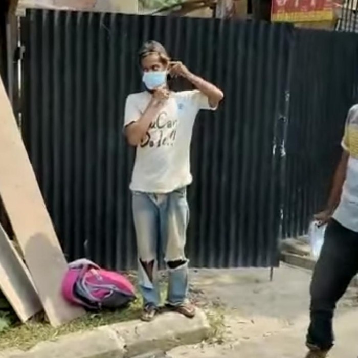 VIRAL VIDEO ! Security Pecat Kuli Bangunan Karena Tidak Menggunakan Masker 