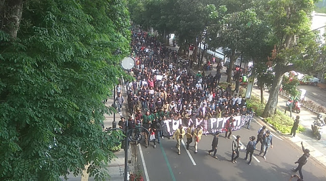Demo Bandung adalah Akumulasi Kekecewaan pada Kegagalan Pemerintah Lindungi Rakyat