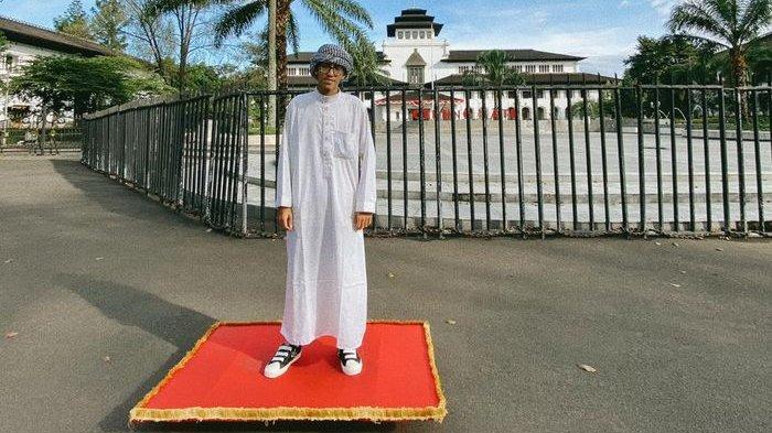 Sosok Aladin Bagi-bagi Sembako di Bandung, Ternyata Dilakukan Bukan Cuma di Masa PPKM