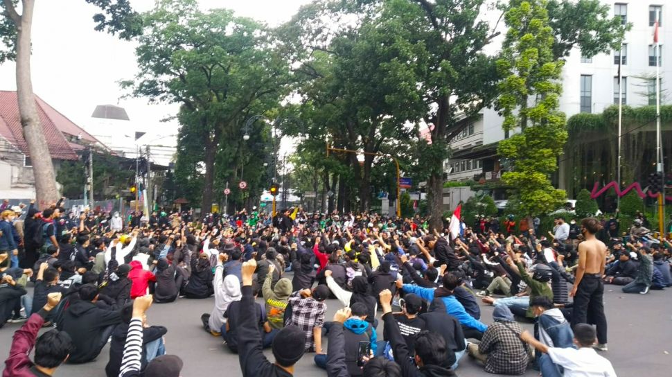 Aksi Demonstrasi Tolak PPKM di Bandung Tanda Kegagalan Pemerintah?