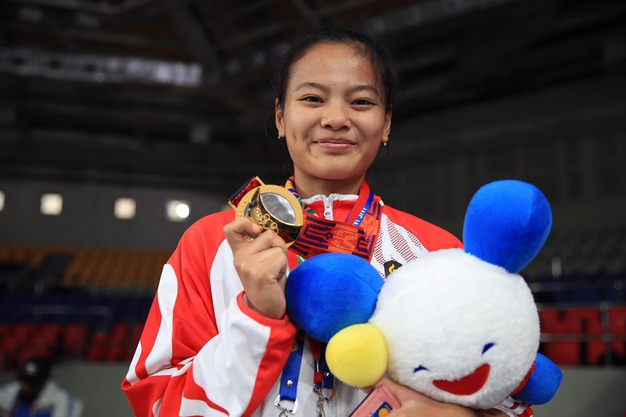 Gadis Asal Bandung Berhasil Raih Medali Olympiade Pertama Untuk Indonesia 