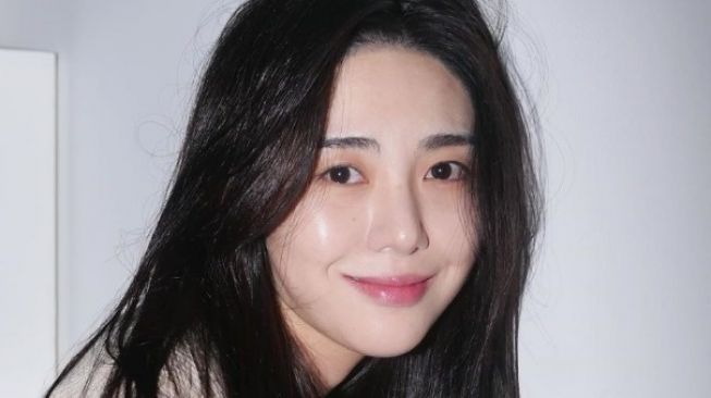 Kwon Mina Dilarikan ke RS Usai Mencoba Untuk Bunuh Diri