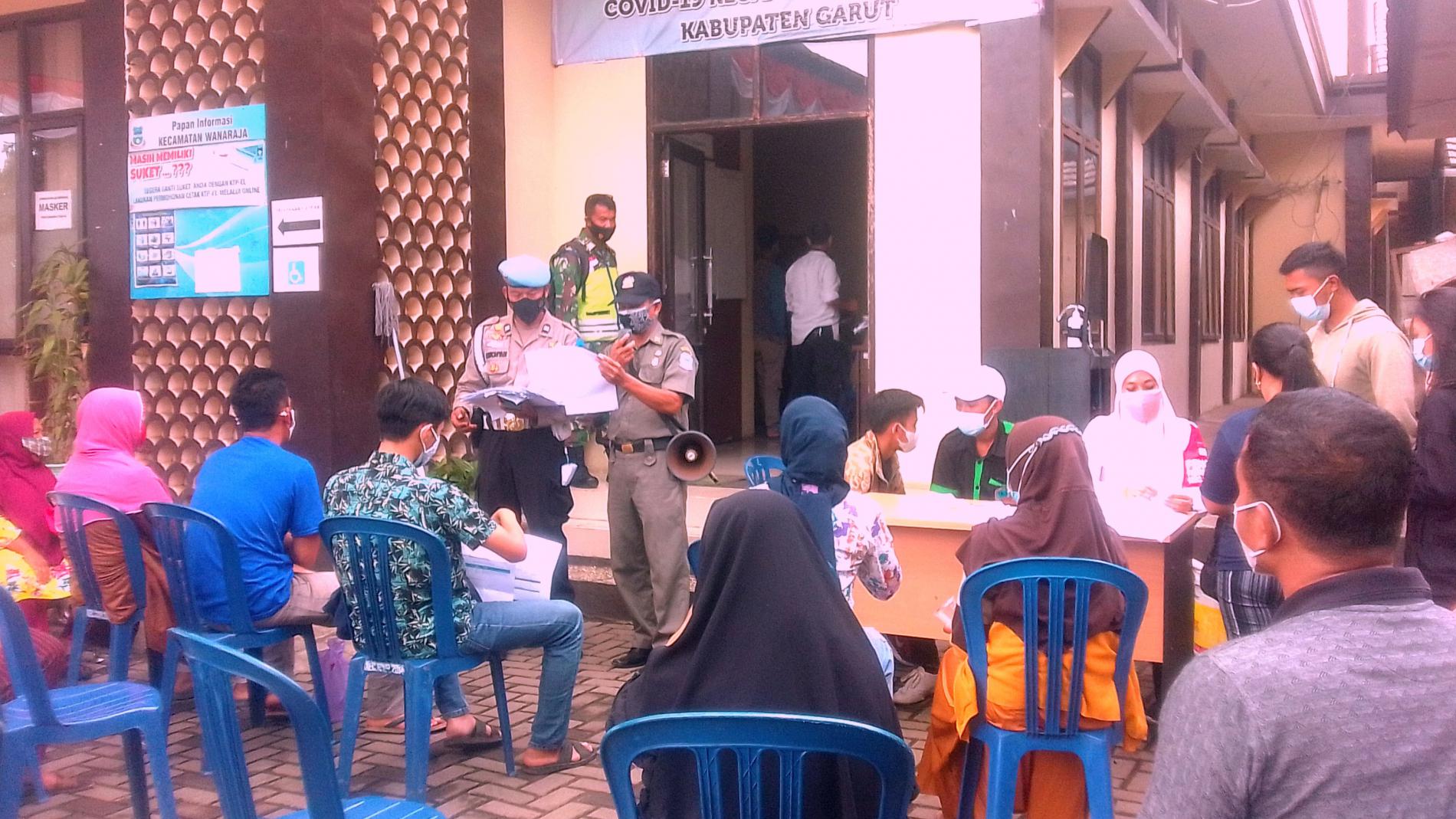 Satgas Penanganan Covid-19 Kecamatan Wanaraja Terus Gencarkan Vaksinasi Massal
