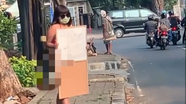 Aksi Pakai Bikininya Menjadi Sorotan, Dinar Candy Diciduk Polisi