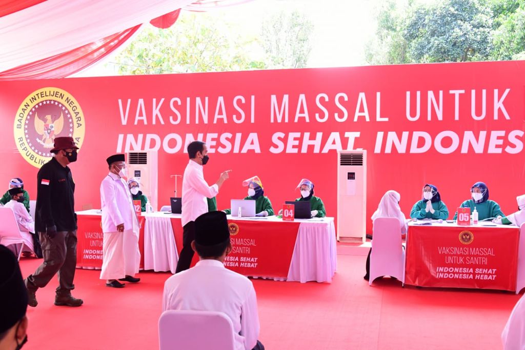 Jokowi Monitoring Vaksinasi Covid-19 Di Ponpres Miftahul Falah Kuningan
