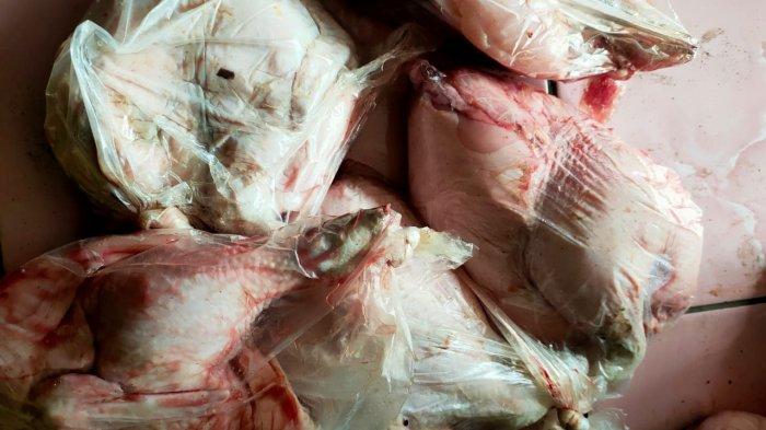 Warga Bandung Barat Terima Sembako BPNT, Daging Ayamnya Berbau Busuk dan Telur Berbelatung 