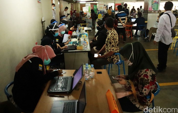 Baru Pasar Baltos yang Terapkan Aplikasi PeduliLindungi di Bandung   