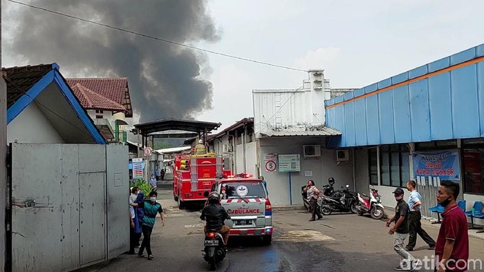 Pabrik Tekstil di Jalan Sudirman Kebakaran ! 