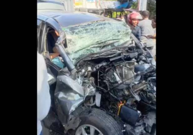 Mobil Avanza Tabrak Truk Tronton di Pidie Jaya, 3 Tewas 2 Bocah Terluka