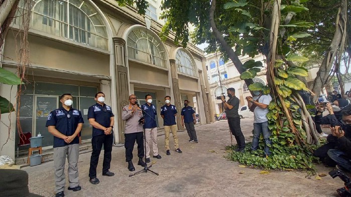 Digerebek Polisi, PT di Perumahan Elite Tangerang Adalah Collector Pinjol    
