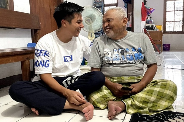 Baim Wong Malu saat Bertemu Kakek Suhud: 'Dia Orang Baik, Terutama Ibadahnya'