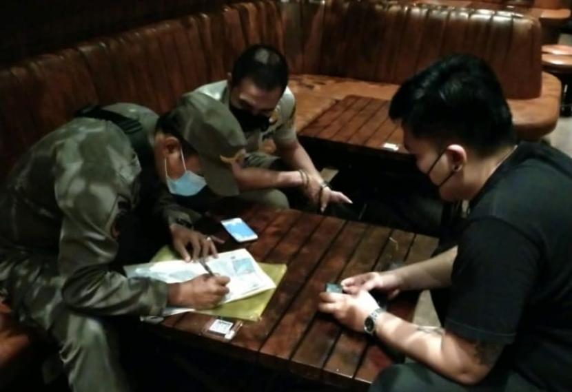 Dua Restoran di Semarang Sudah Diperingatkan Sebelum Disegel