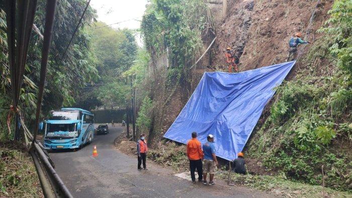 Hindari Jalan Kolonel Masturi Lembang, Ada Tebing Setinggi 20 Meter yang Rawan Longsor  