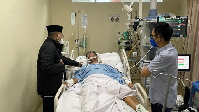 Zulhas Jenguk Haji Lulung yang Terbaring Penuh Selang di RS