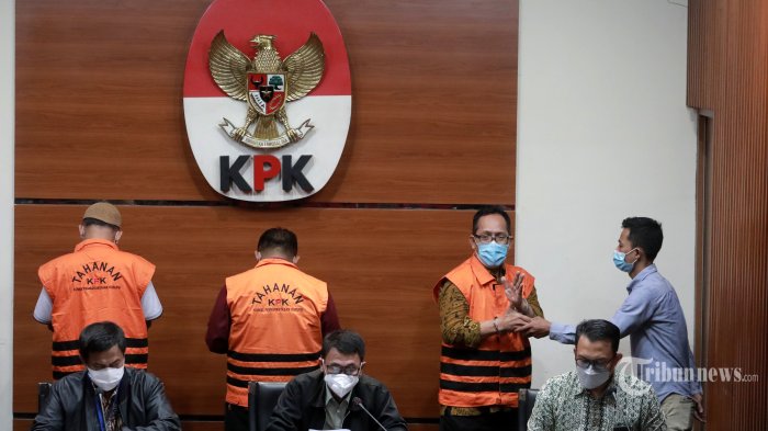 FAKTA-FAKTA OTT KPK di Surabaya: Kronologi hingga Hakim Itong Berontak saat Diumumkan Jadi Tersangka