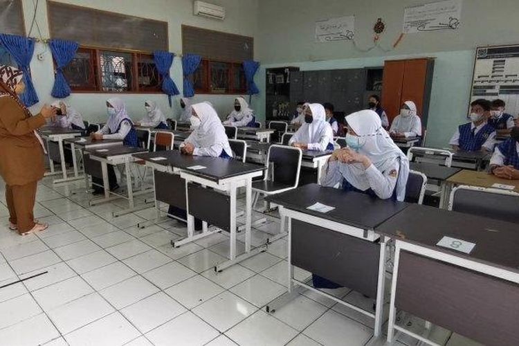 Kasus Covid-19 Melonjak, Kota Tangerang Kembali Terapkan PTM Terbatas 50 Persen  