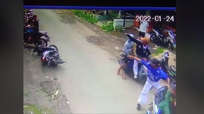 Viral Video 2 Kelompok Remaja di Cirebon Acungkan Senjata Tajam Saat Berpapasan, Ini Kata Polisi