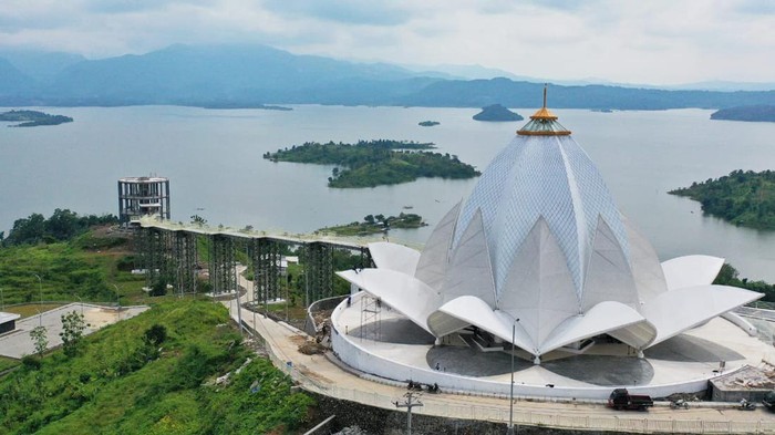 Gara-gara Postingan Kang Emil, Masjid Al-Kamil Banyak Didatangi Pengunjung Meski Belum Rampung 