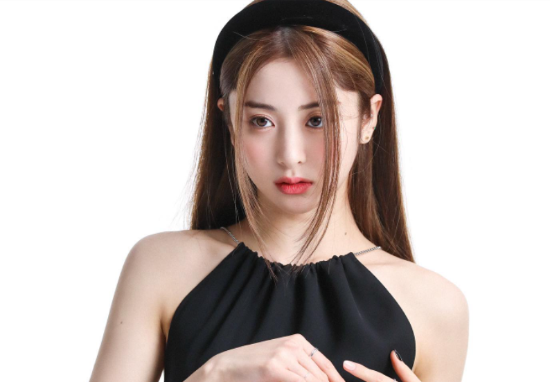 Berikut Beberapa Fakta Yunjin LE SSERAFIM, Idol K-Pop yang Disebut Kembaran Dewi Persik