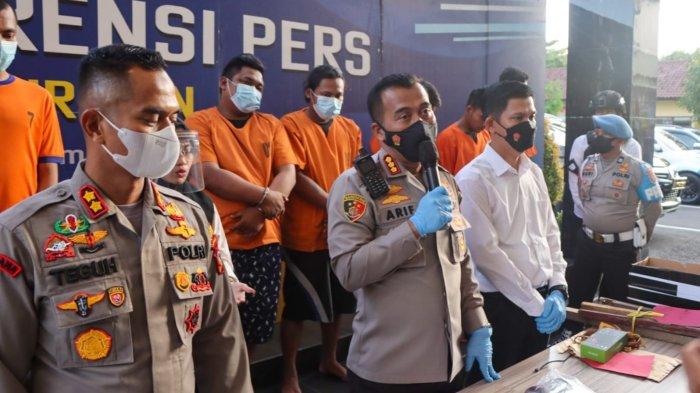 Diacuhkan Saat Minta THR Lebaran, 2 Pria di Cirebon Keroyok Perangkat Desa 