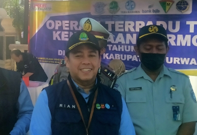 Samsat / P3DW Kabupaten Purwakarta Bapenda Jawa Barat Gelar Operasi Terpadu Tertib Kendaraan Bermotor di Wilayah Kab.Purwakarta Prov. Jawa Barat