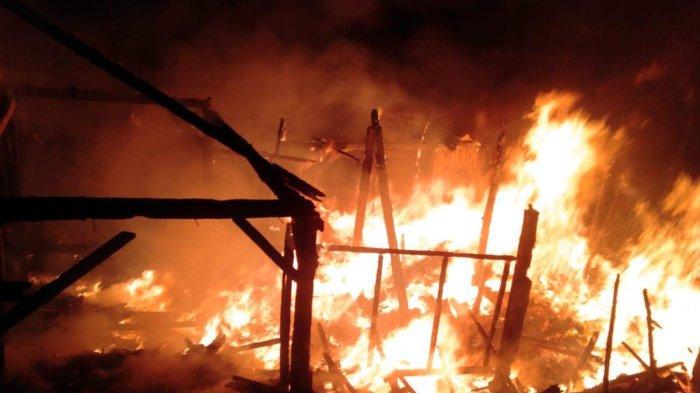 Kebakaran Hebat Hanguskan 4 Rumah di Dusun Pasigaran Dini Hari Tadi, Tidak Ada Korban Jiwa