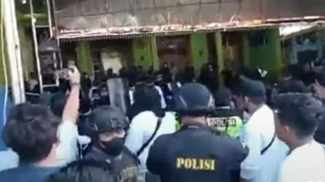 VIDEO Penjemputan Paksa Anak Kyai Jombang yang Lakukan Pencabulan Beredar di  Medsos