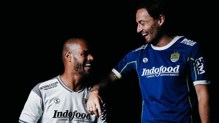 Persib Bandung Pamerkan Jersey untuk Hadapi Liga 1 2022-2023